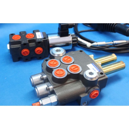 2 szekciós vezérlőtömb Kubotákhoz, 80 L/perc, 12V + 3 funkciós joystick