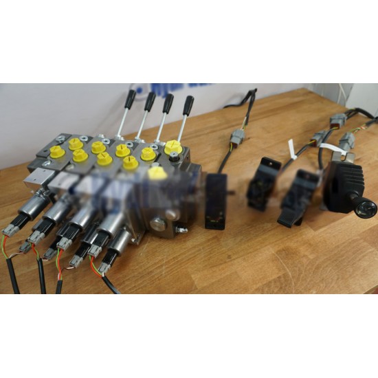 4 szekciós SPV full proporcionális vezérlőtömb, 20-120 L/perc, 12/24V (reteszelt sebességszabályzó)