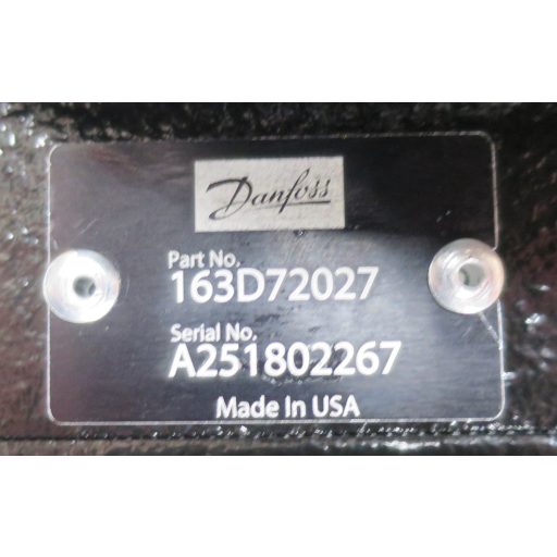Danfoss DE3L-32SH-BB-104-23-104-10-N126-NNN-000-BJ-AN-NNN Balos, óramutató járásával ellentétes háromszoros hidraulikus fogaskerék-szivattyú