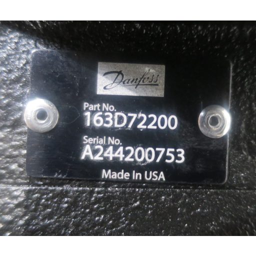 Danfoss No. 163D72200 háromszoros hidraulikus fogaskerék-szivattyú